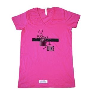 WOMAN’S SHE DOESN’T JUST WAR SHE WINS TEE